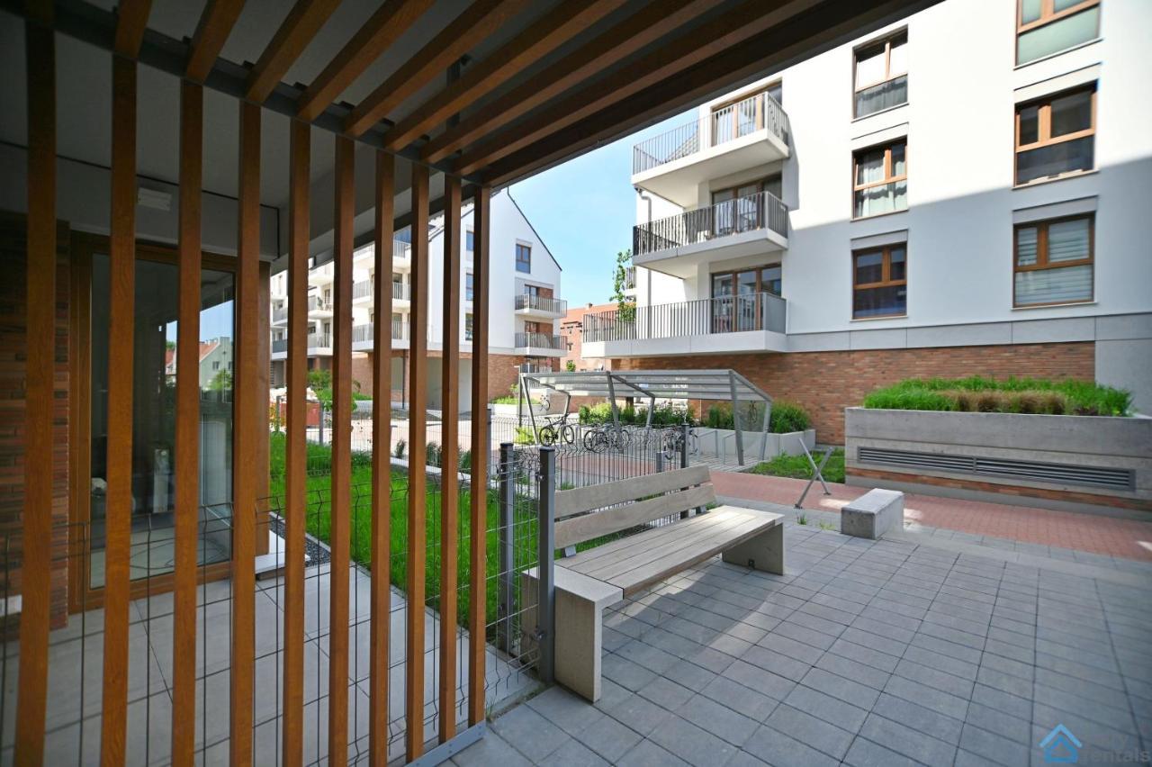 Beige 3City Apartment With Parking In Gdansk By Noclegi Renters Exterior photo