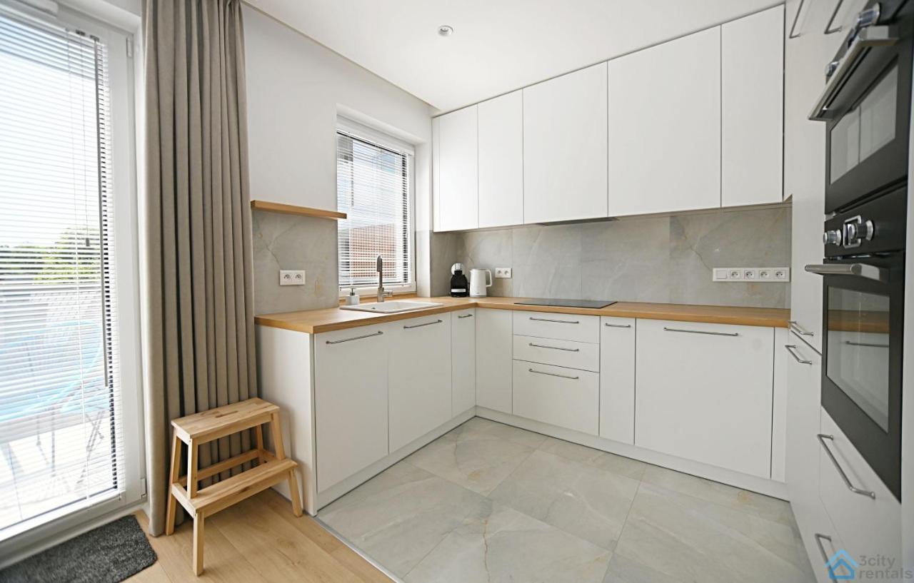 Beige 3City Apartment With Parking In Gdansk By Noclegi Renters Exterior photo